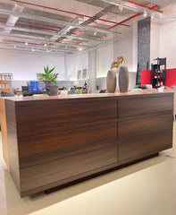 Mano dresser with drawers