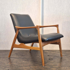 Eyes Lounge Chair Black Leather seat and backrest in natural teak finish