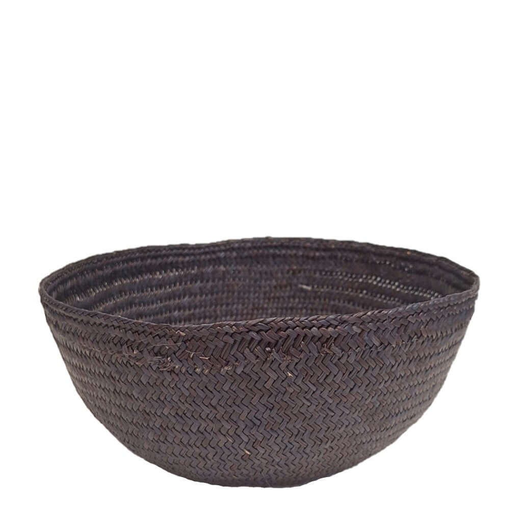 Handmade Iraca Large Bowl Plain Black basket, made in Colombia