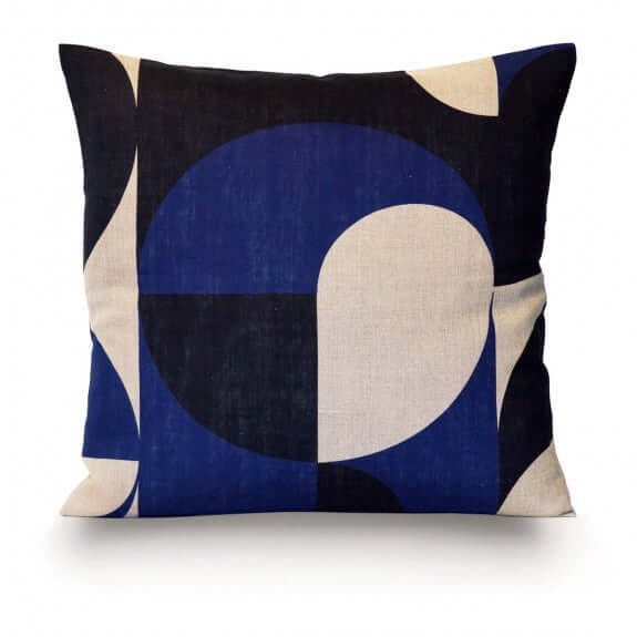 A square-shaped Cupertino 3 Cushion 50x50cm with a geometric pattern featuring circles in different shades of blue and beige.