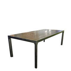 Ilusi dining table